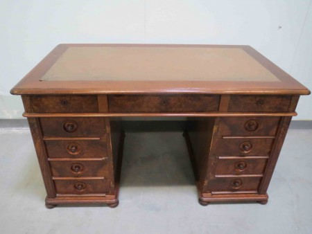 4902 - Psaci stul orech korenice  19 stoleti 145 x 83 cm V - 79 cm  9 900 kc